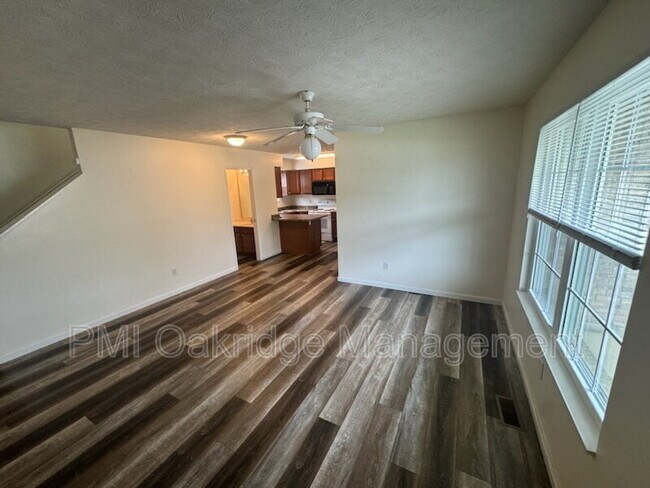 Foto del edificio - 130 Heather Rd