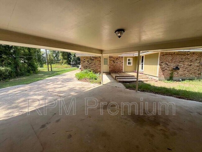 Foto del edificio - 13235 Country Park Ave