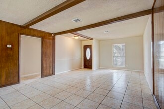 Building Photo - 330 N Forest Blvd