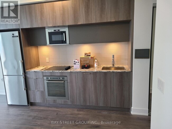 Photo du bâtiment - 575 Bloor St E