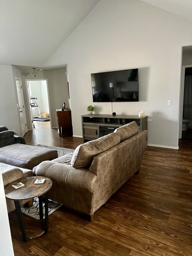 Building Photo - 541 Saddlehorn Dr
