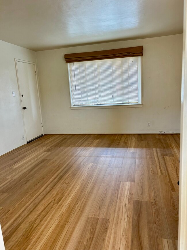 Living Rm - 471 Park Ave