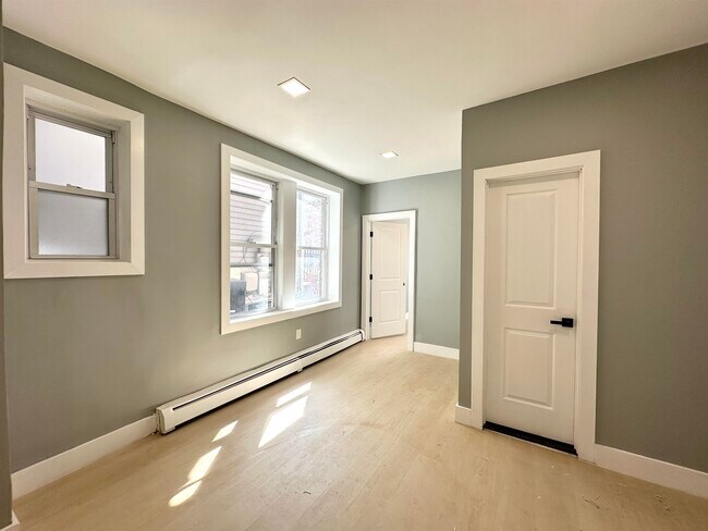 Foto del edificio - 12 Grant Ave