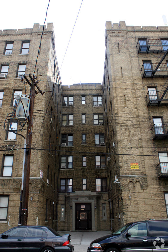 Building Photo - 2816 Roebling Ave