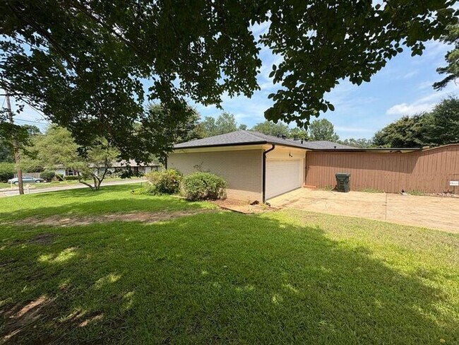 Foto del edificio - Available Now! Updated 3 Bed 2 Bath in Tyler!