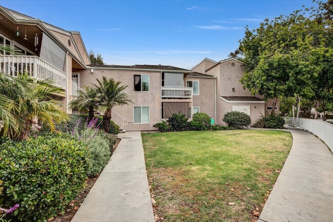 Foto del edificio - Cozy 1 Bed, 1 Bath Condo in Mira Mesa w/ Off-Street Parking!