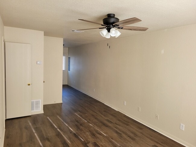 Foto del edificio - 3200 Hereford Ln