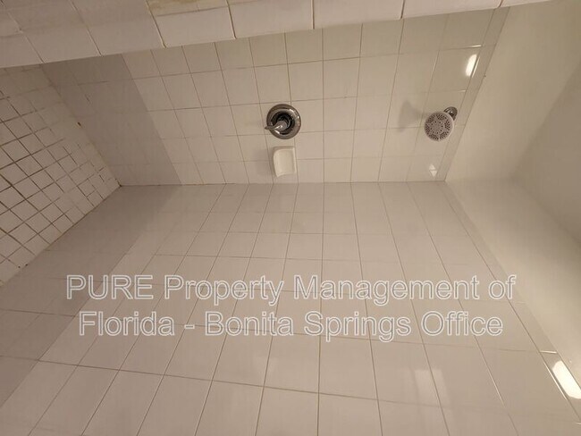 Foto del edificio - 8450 Kingbird Loop