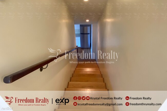 Foto del edificio - 3 br, 2 bath Triplex - 1765 Los Feliz Driv...