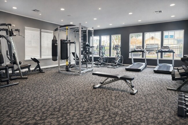 Building Photo - Heights at Converse