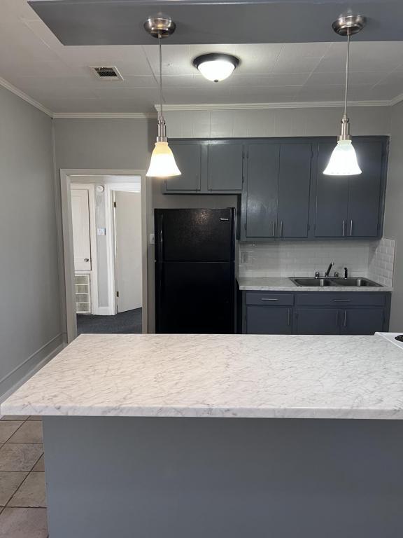 Photo - 510 Raymond Rd House