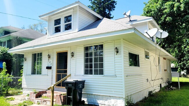 Foto del edificio - 721 Haney Ave