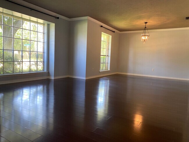 Foto del edificio - 601 Rock Hollow Dr