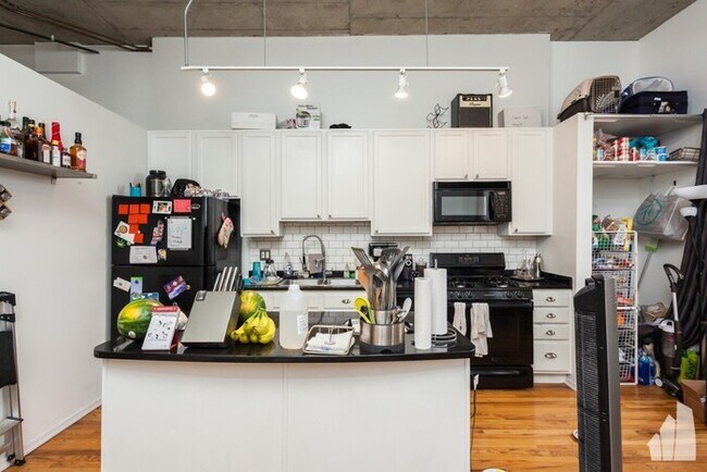 Building Photo - 16 S Laflin St