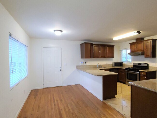 Foto del edificio - Beautiful 3 bedroom 2 bathroom home in Par...