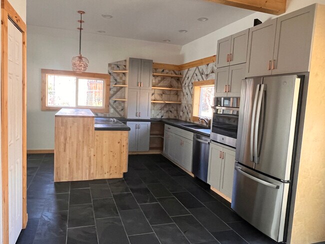 Foto del edificio - 333 Cedar Ave