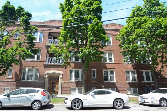 Building Photo - 852 N Leavitt