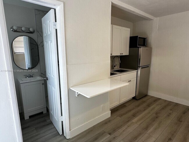 Foto del edificio - 2115 N 17th Ct