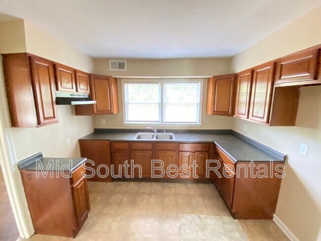 Building Photo - 4748 Wooddale Ave