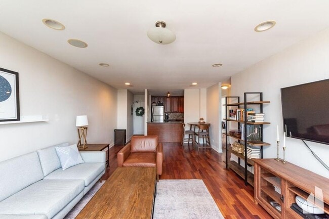 Building Photo - 2 bedroom in Chicago IL 60613