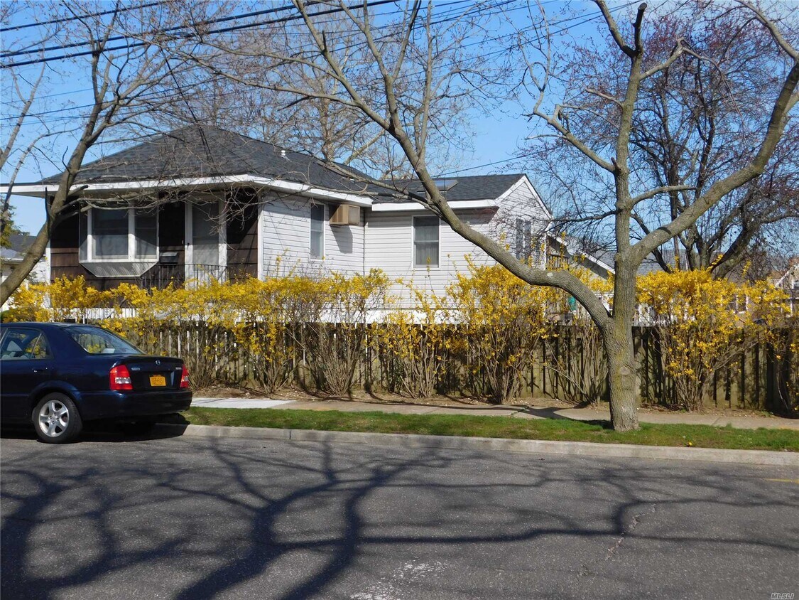 Foto principal - 58 Hewlett Point Ave