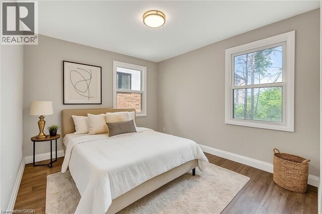 Photo du bâtiment - 102 Sydney St N