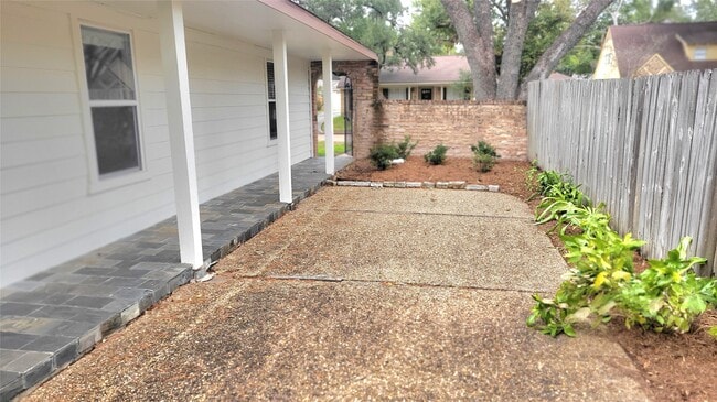 Foto del edificio - 12531 Hazelwood Ln