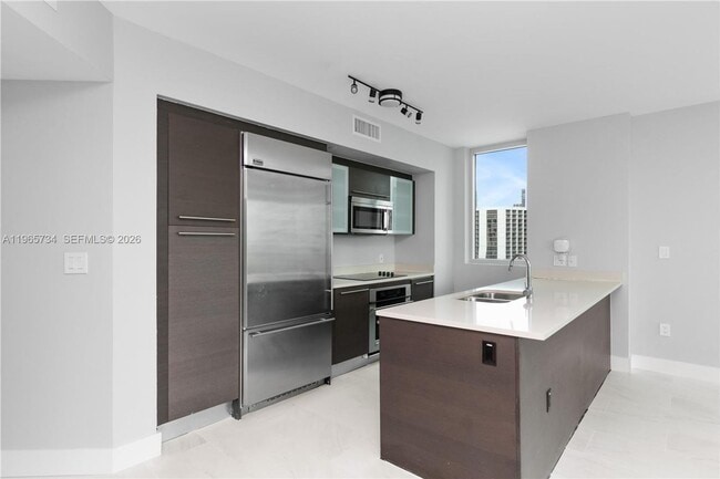 Building Photo - 500 Brickell Ave