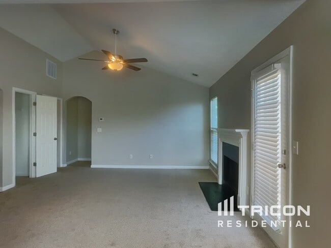 Building Photo - 5419 Village Ridge