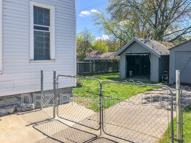 Building Photo - 1012 Bridge St NW