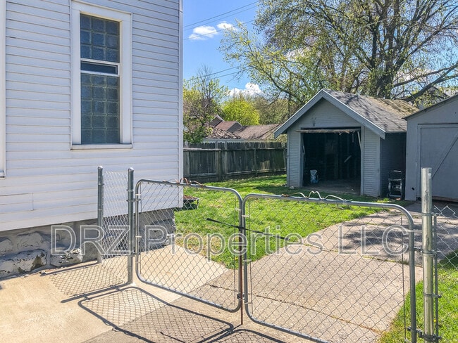 Foto del edificio - 1012 Bridge St NW