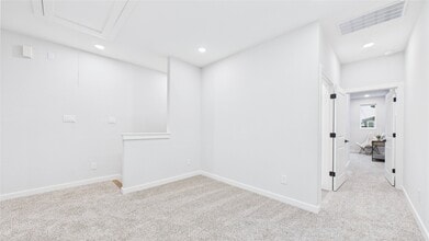 Building Photo - 5032 Creekmont Dr