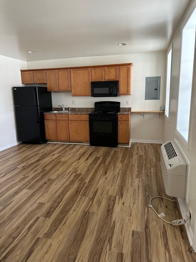 Building Photo - 36 W Market St