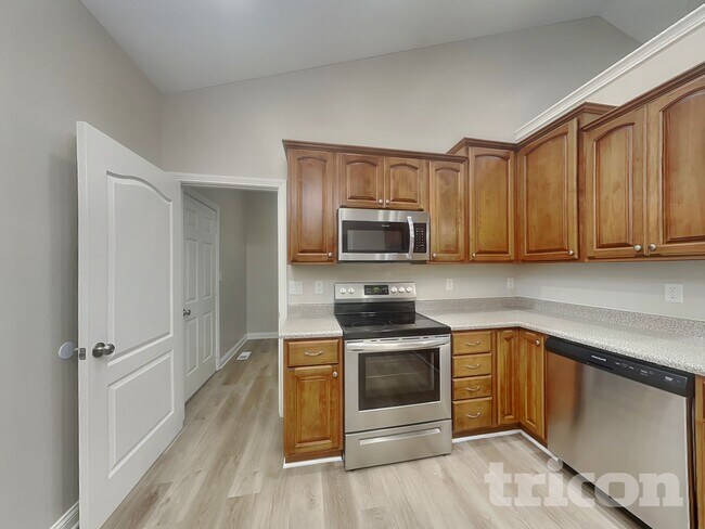 Building Photo - 4687 Bayview Dr