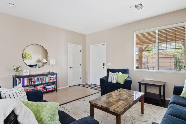 Building Photo - 488 E Diamond Trail