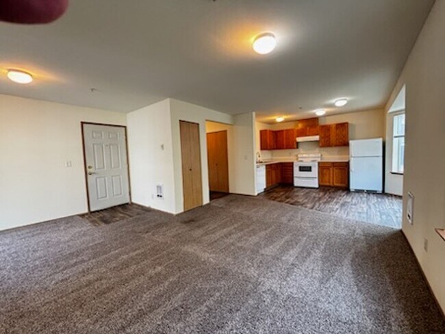 Foto del edificio - Haunt Your Old Apartment Goodbye!” This Oc...