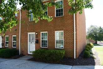 Building Photo - 1219 E Chase St