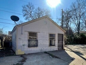 Building Photo - 517.5 Stoner Ave