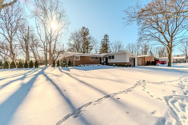 Building Photo - Charming & Updated 3-Bedroom Home for Lease in Birmingham