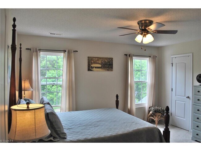 Building Photo - Townhome for you!