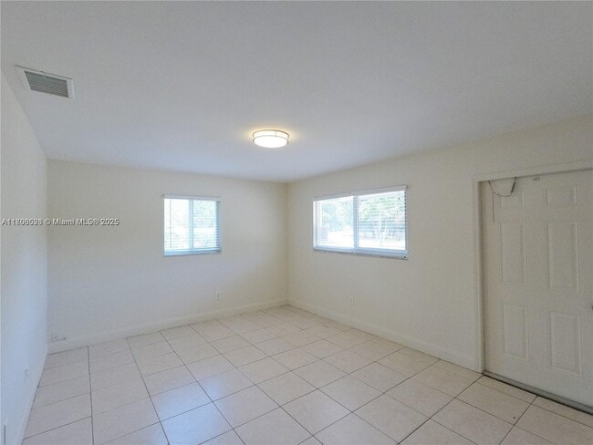 Building Photo - 4936 Serafica Dr