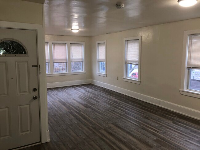 Building Photo - 511 Caspian Ave