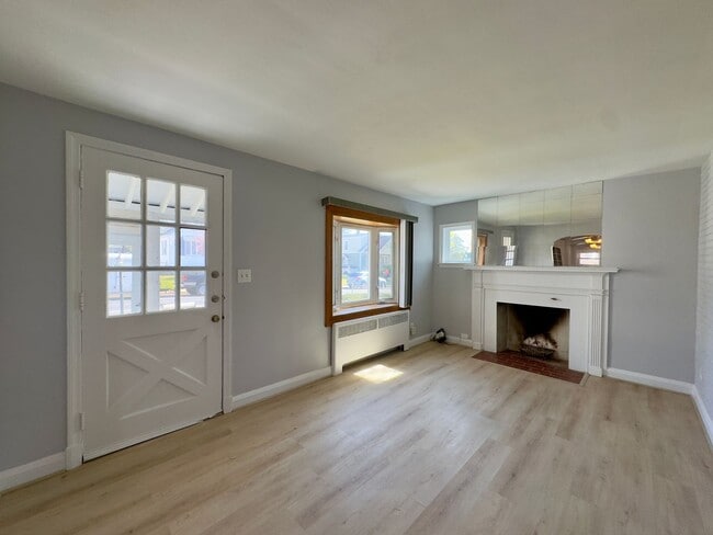 Foto del edificio - Charming 3 Bedroom/2 Bathroom Home with Large Backyard in Arbutus, MD!