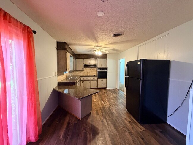 Building Photo - 3/2 close to universities and medical.