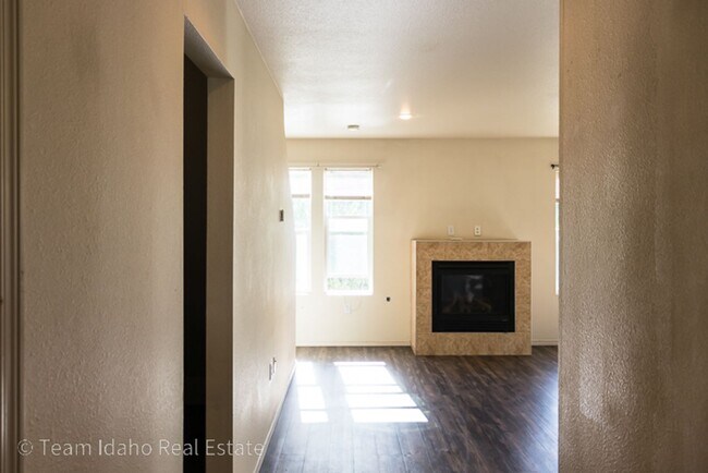 Building Photo - Garfield Duplex 4