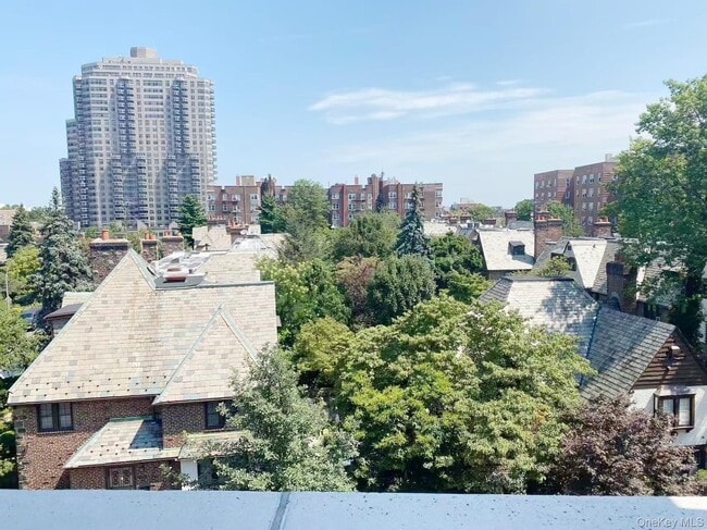 Building Photo - 75-40 Austin St