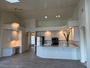 Building Photo - 814 W Beechnut Dr