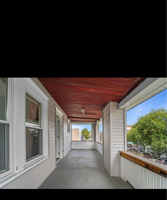 Building Photo - 40 Roberts St