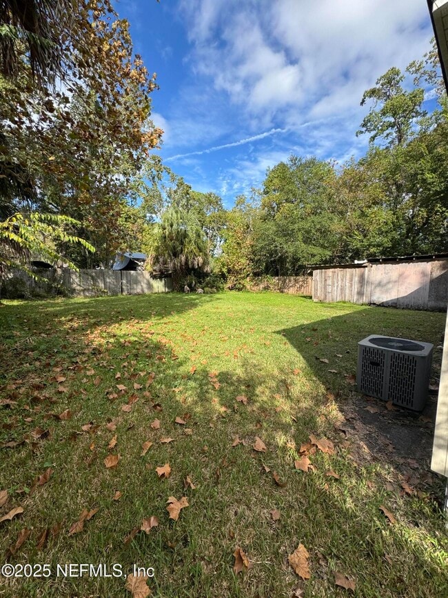 Foto del edificio - 1817 Lakewood Rd