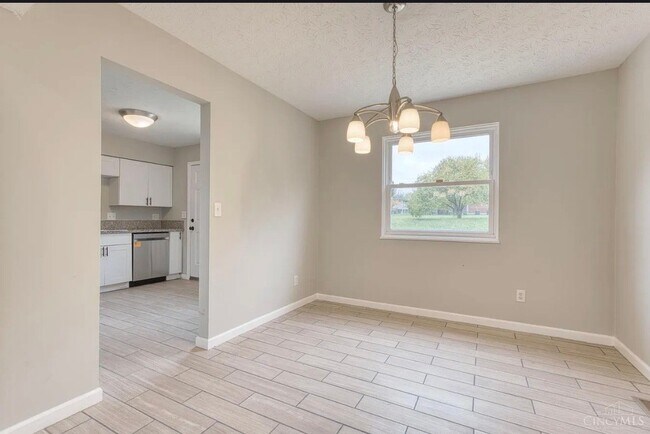 Foto del edificio - 833 W Galbraith Rd